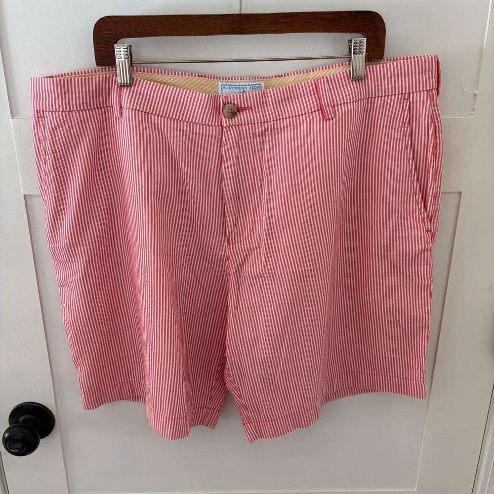 Southern Tide Skipjack Red White Striped Seersucker Shorts. Size 40.